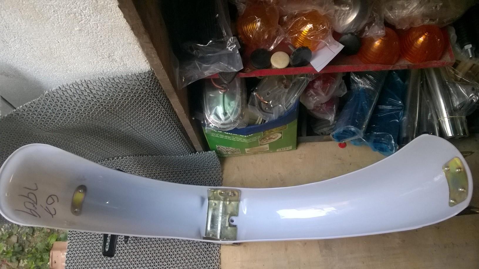 dè nhựa sau + cóc đèn honda 67