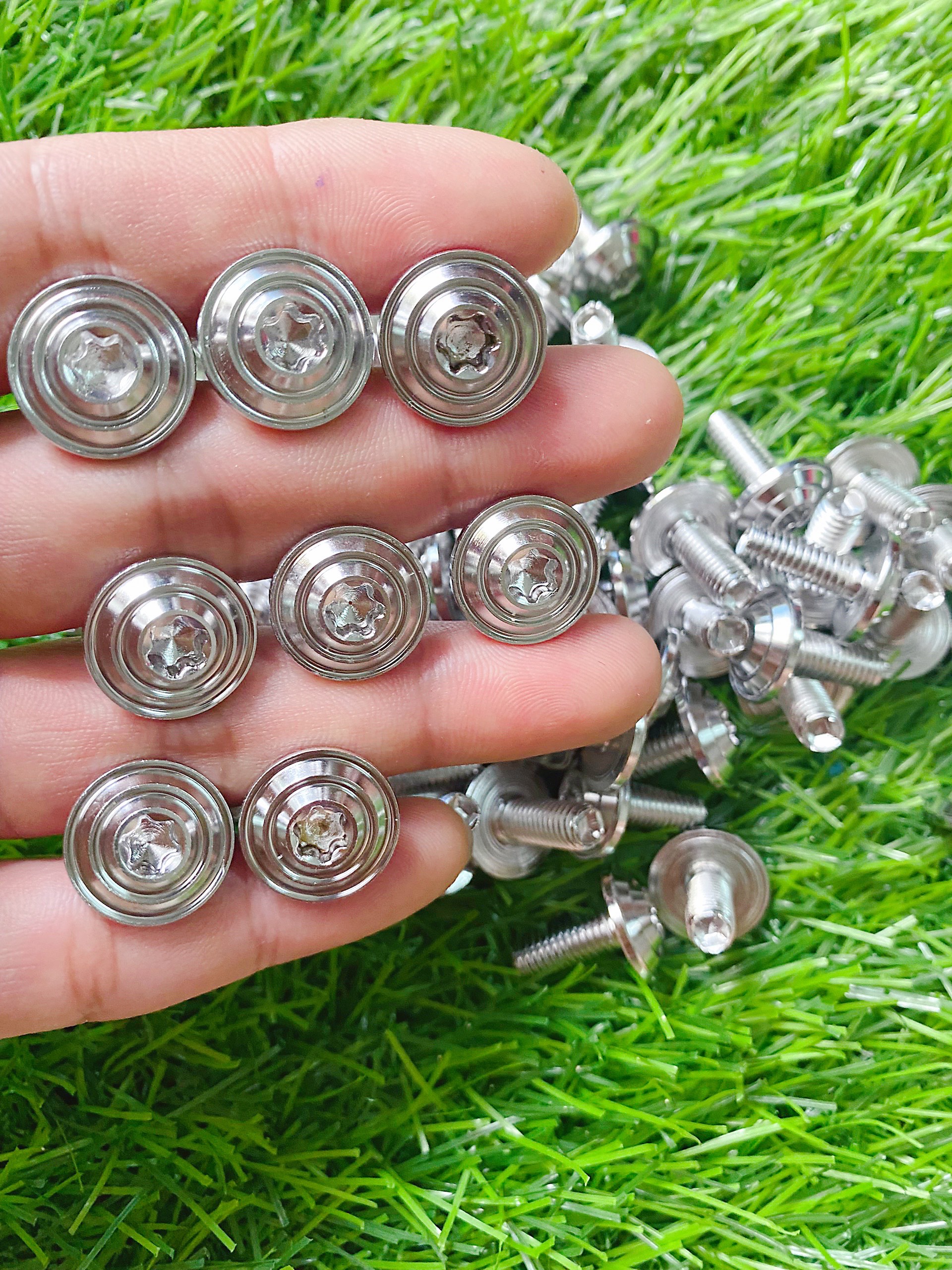Ốc Salaya inox304 6li10 6li15 6li20 Dù Mẫu Thái gắn dè , ốp pô , dàn áo thông dụng các dòng xe