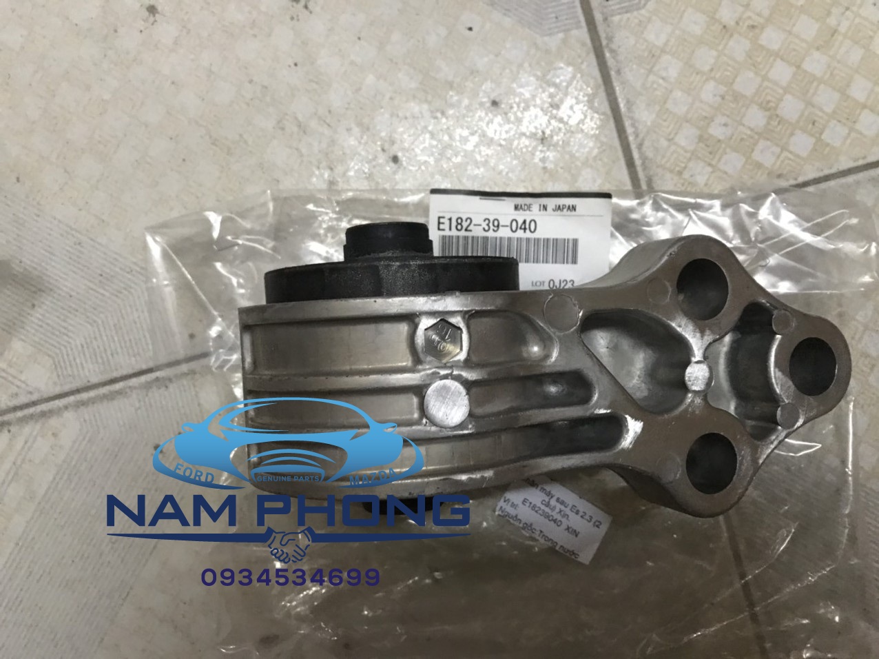CHÂN MÁY SAU ESCAPE 2.3 4W (2 CẦU) XỊN E18239040