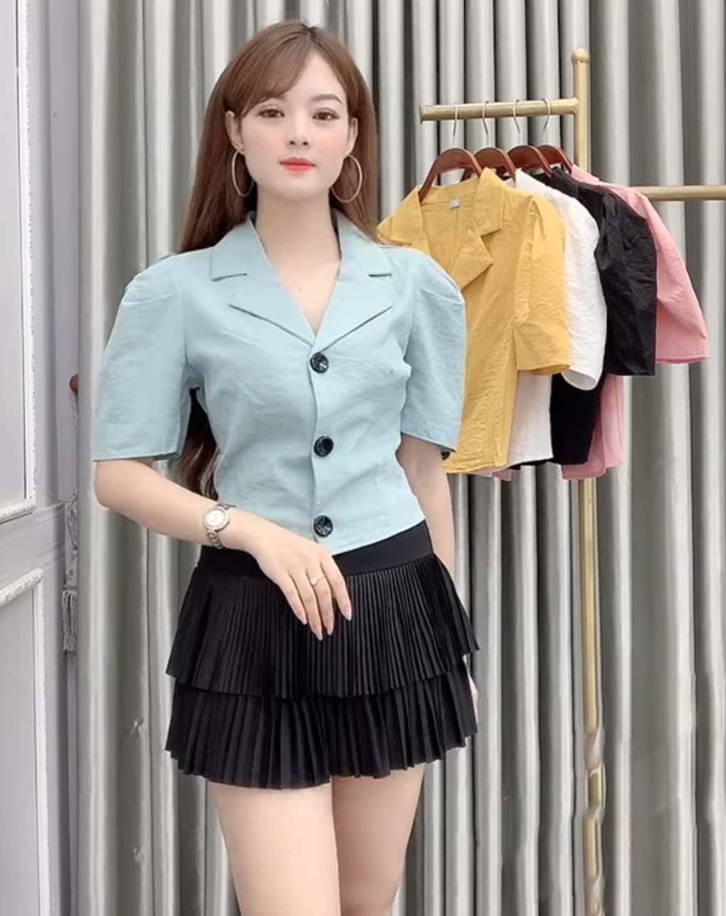 Áo croptop cổ vest phối nút