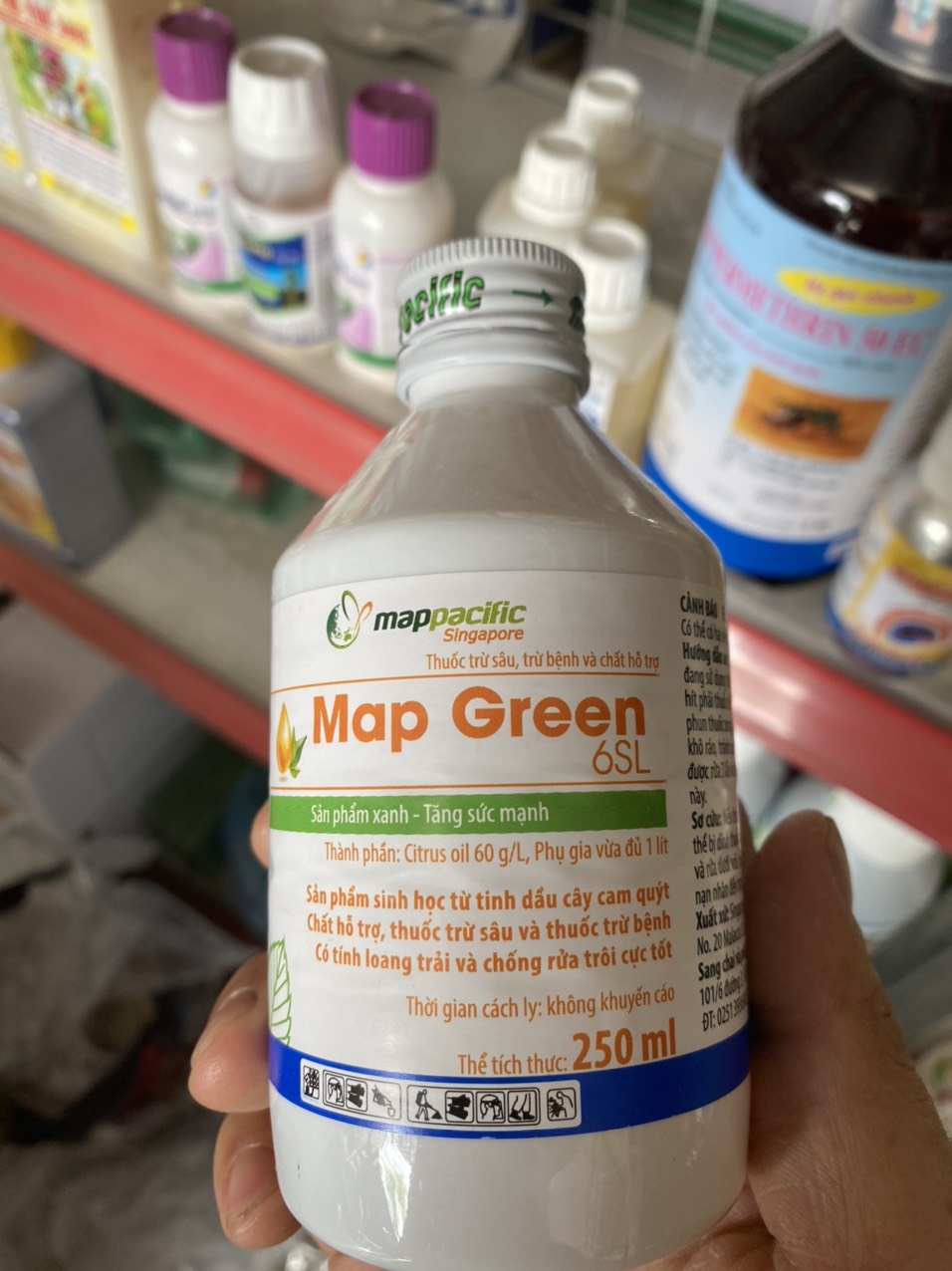 Thuốc trừ bọ trĩ, nhện đỏ, thán thư, phấn trắng cho hoa hồng & cây cảnh MAP GREEN 6SL (250ml)