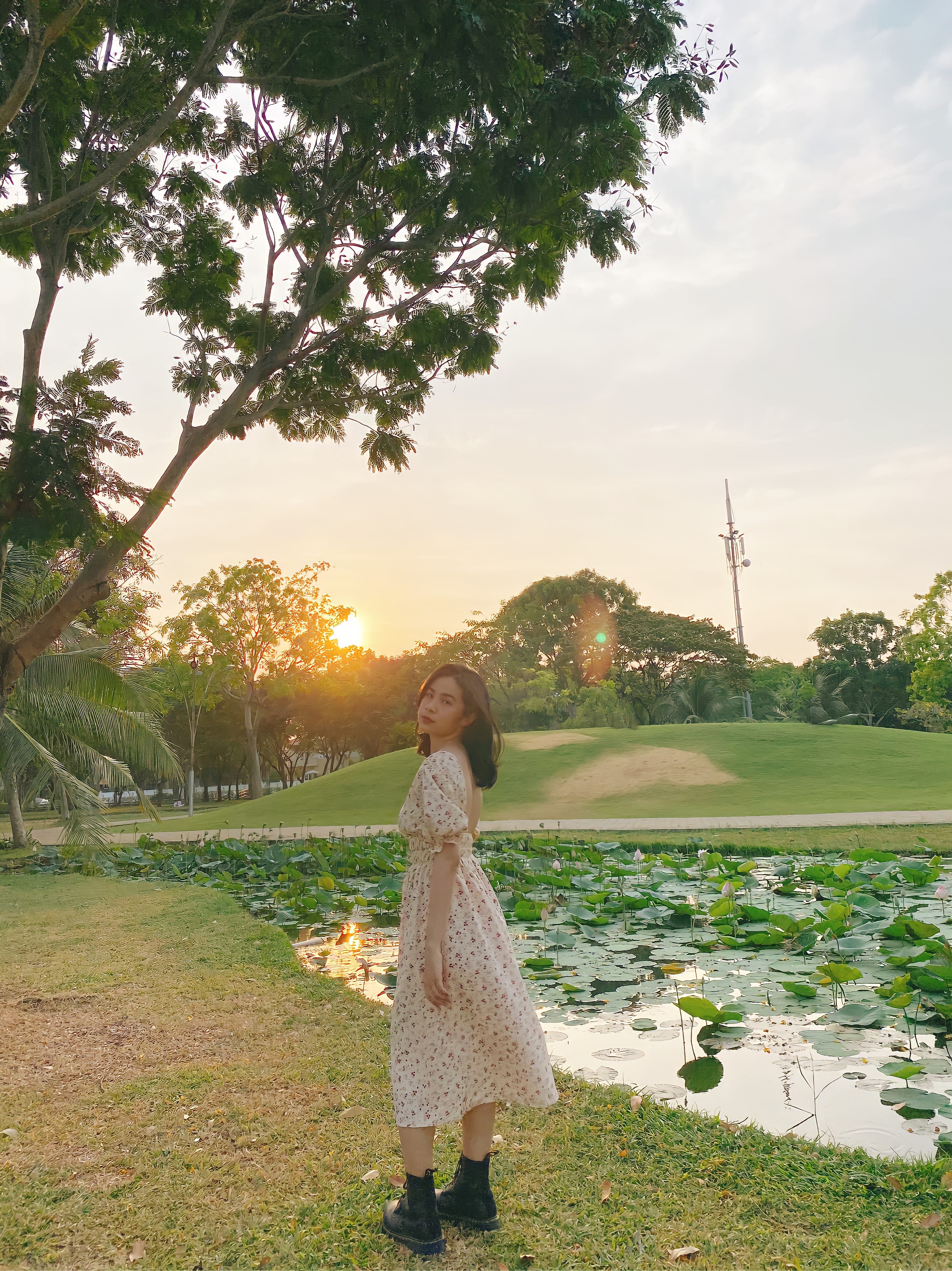 [HCM]Váy hoa nhí midi xẻ lưng (Rae midi dress)