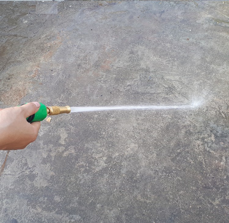 Vòi xịt nước tưới cây, rửa xe