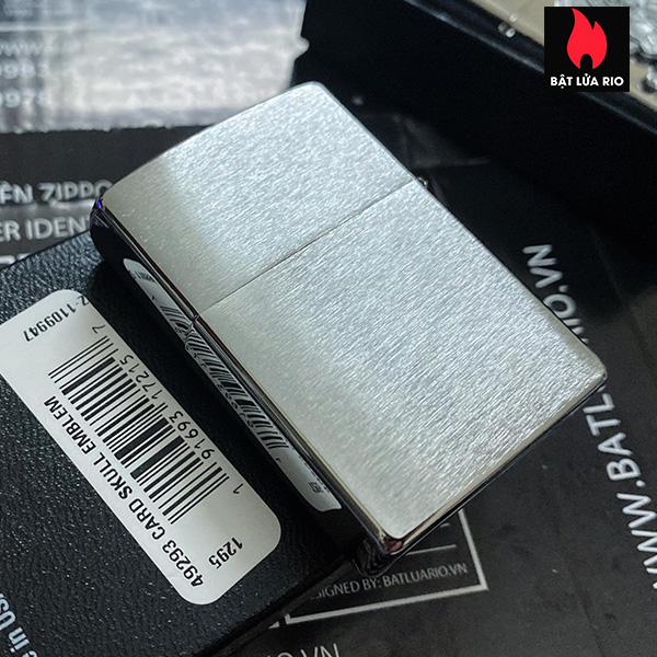 Zippo 49293 - Zippo Cards and Skull Emblem Brushed Chrome