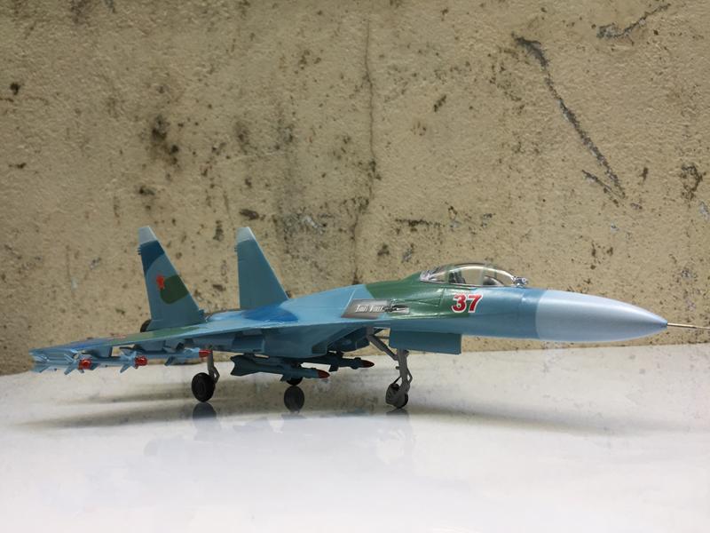 Mô hình Máy báy SU-37. 1:72-ABS
