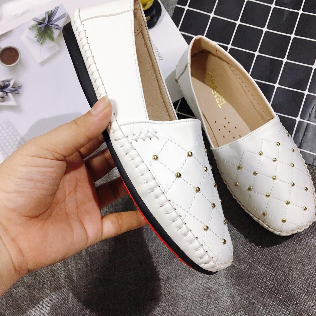 GIÀY LƯỜI NỮ , SLIP ON ĐINH TÁN DA MỀM ĐẾ DẺO CỰC DỄ ĐI HOT HIT CỰC KÌ