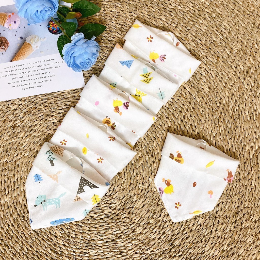 Khăn yếm xô tam giác in hình có cúc bấm cho bé hàng carter