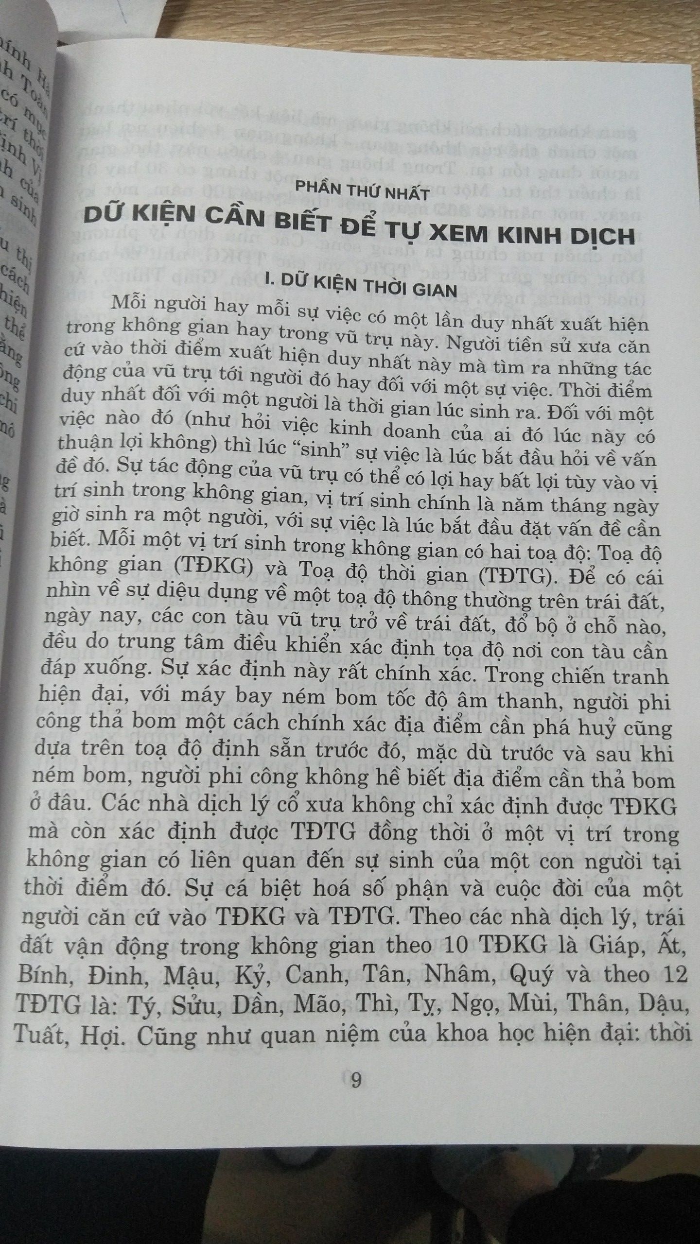 sách - tự xem kinh dịch