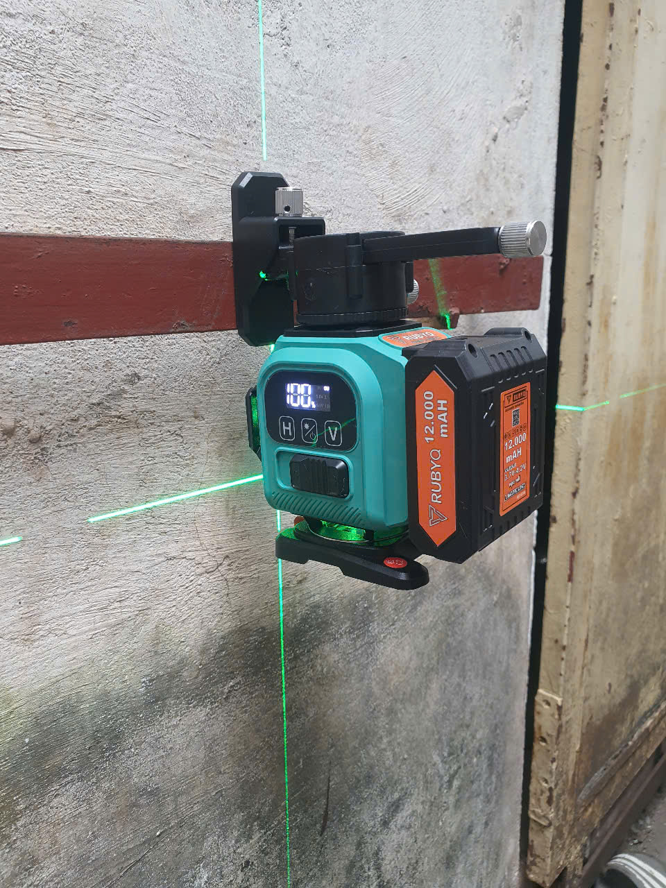 Máy cân bằng laser Bóng Super lep siêu sáng 12 tia xanh chính hãng RUBYQ CAO CẤP có đồng hồ hiện thi phần trăm pin