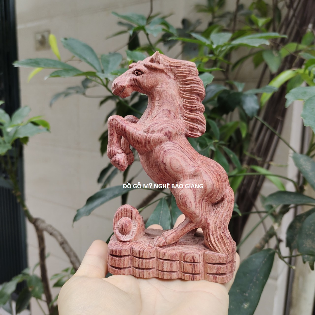 Tượng con ngựa gỗ hương