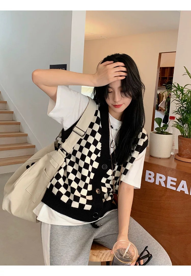 MS452 Áo gile len kẻ caro cổ tim