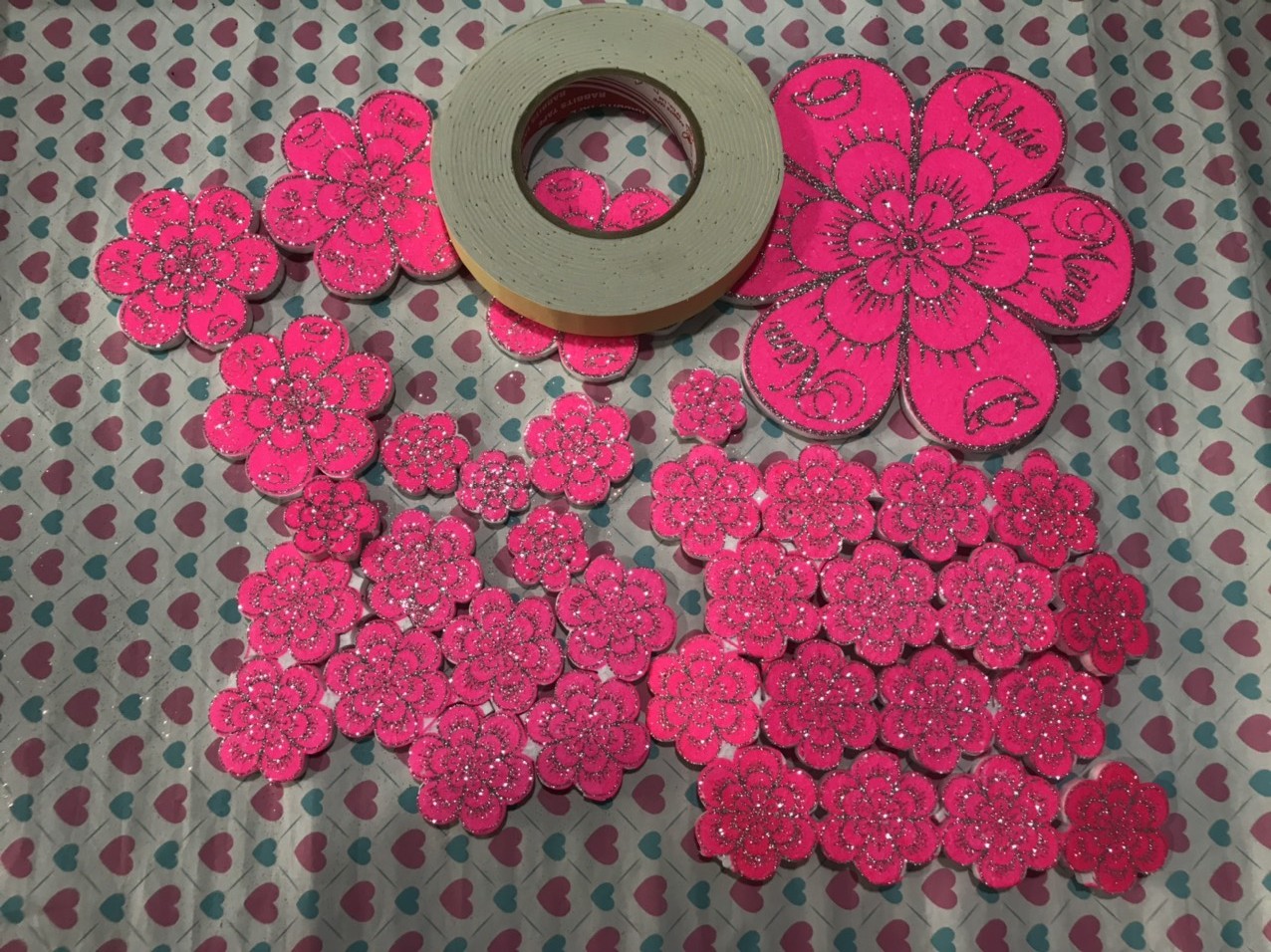 Bộ 33 bông hoa đào xốp trang trí tết tặng 1 cuộn băng keo xốp dán