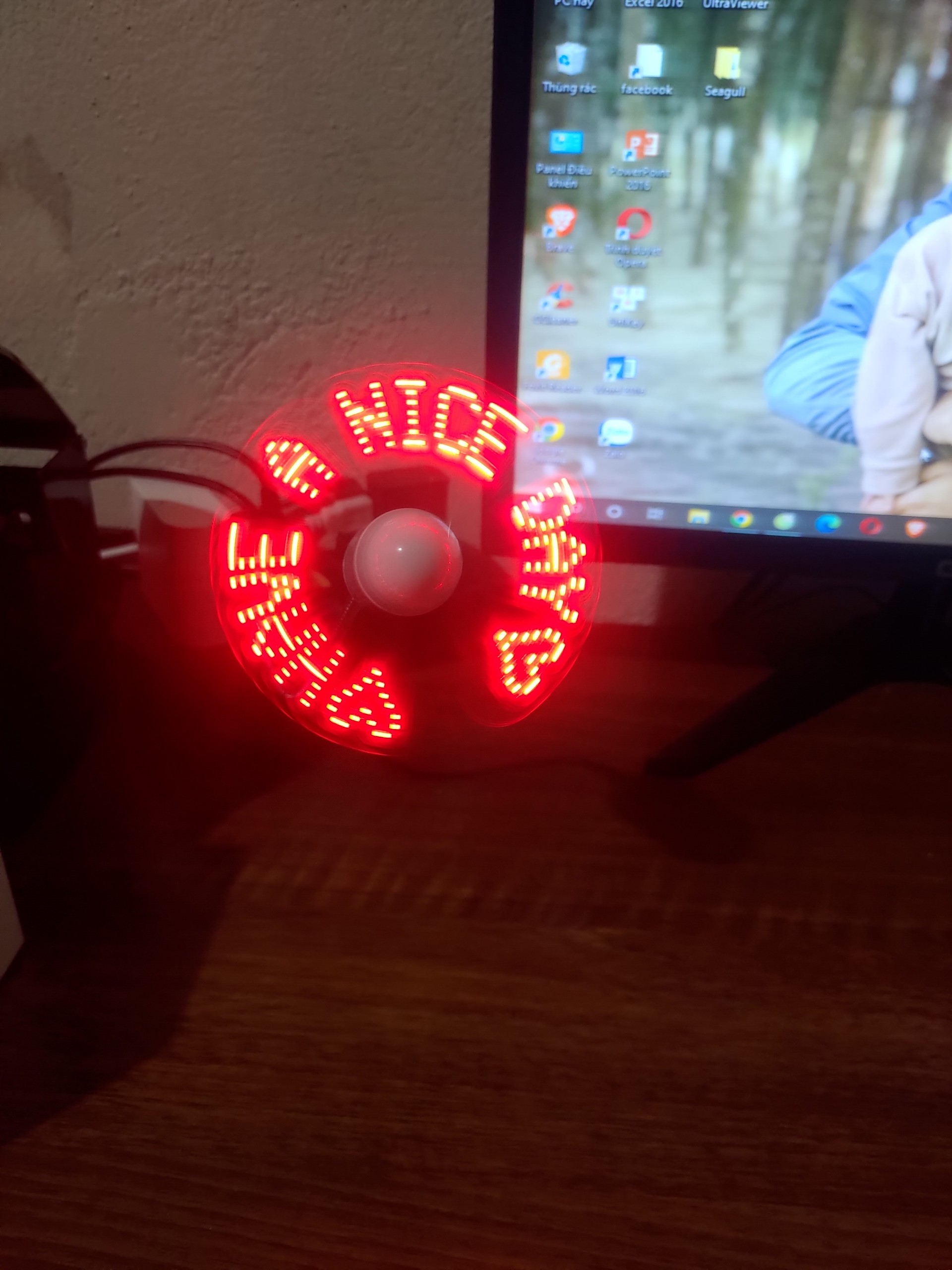 Quạt USB Hình Đồng Hồ hiệu ứng đèn led siêu độc đáo