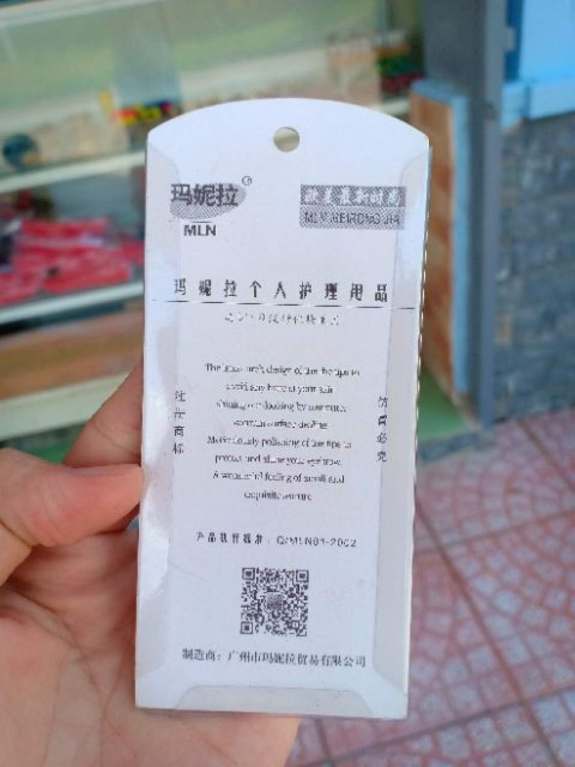 Nhíp nhổ chân mày hộp MLN