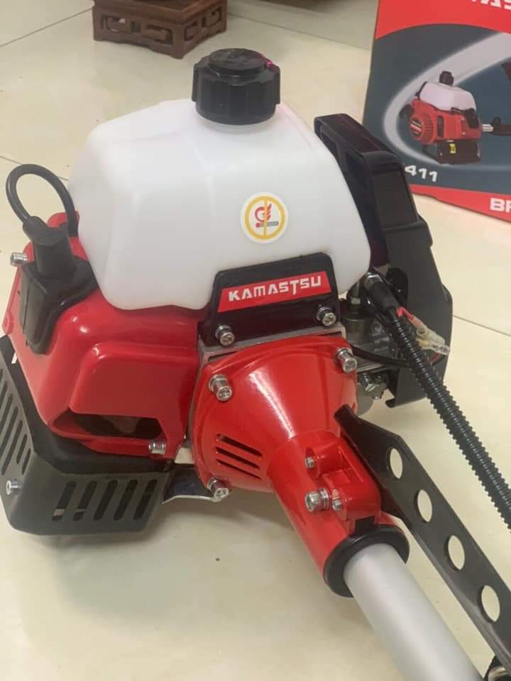 Máy Cắt Cỏ Kamastsu KM411 động cơ 2 thì công suất 1450W