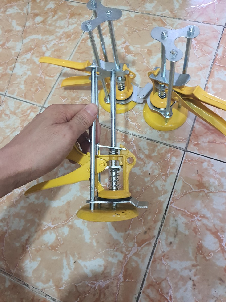 KÍCH NÂNG GẠCH  ỐP TƯỜNG 3 TRỤ