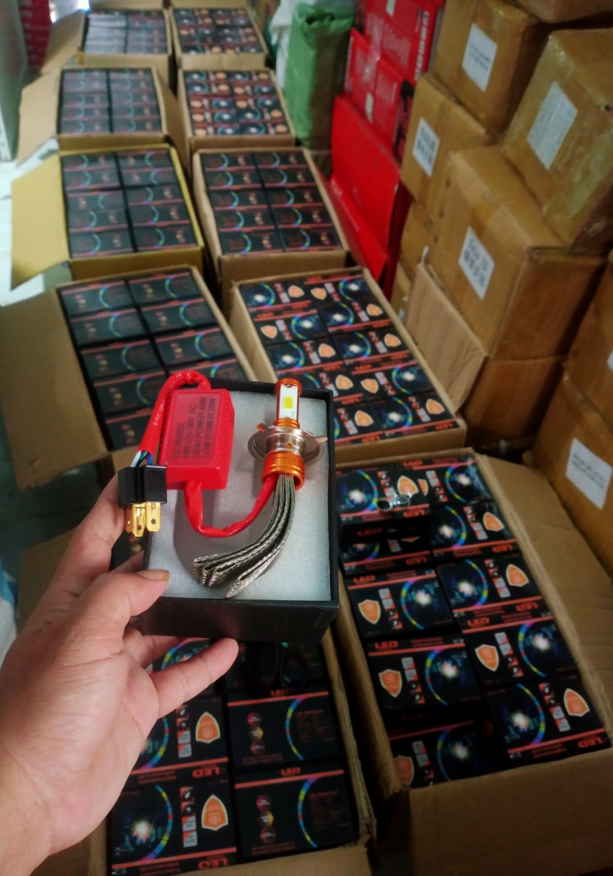 LED pha 3 mặt hàng xịn lắp xe máy .chân cắm h4.