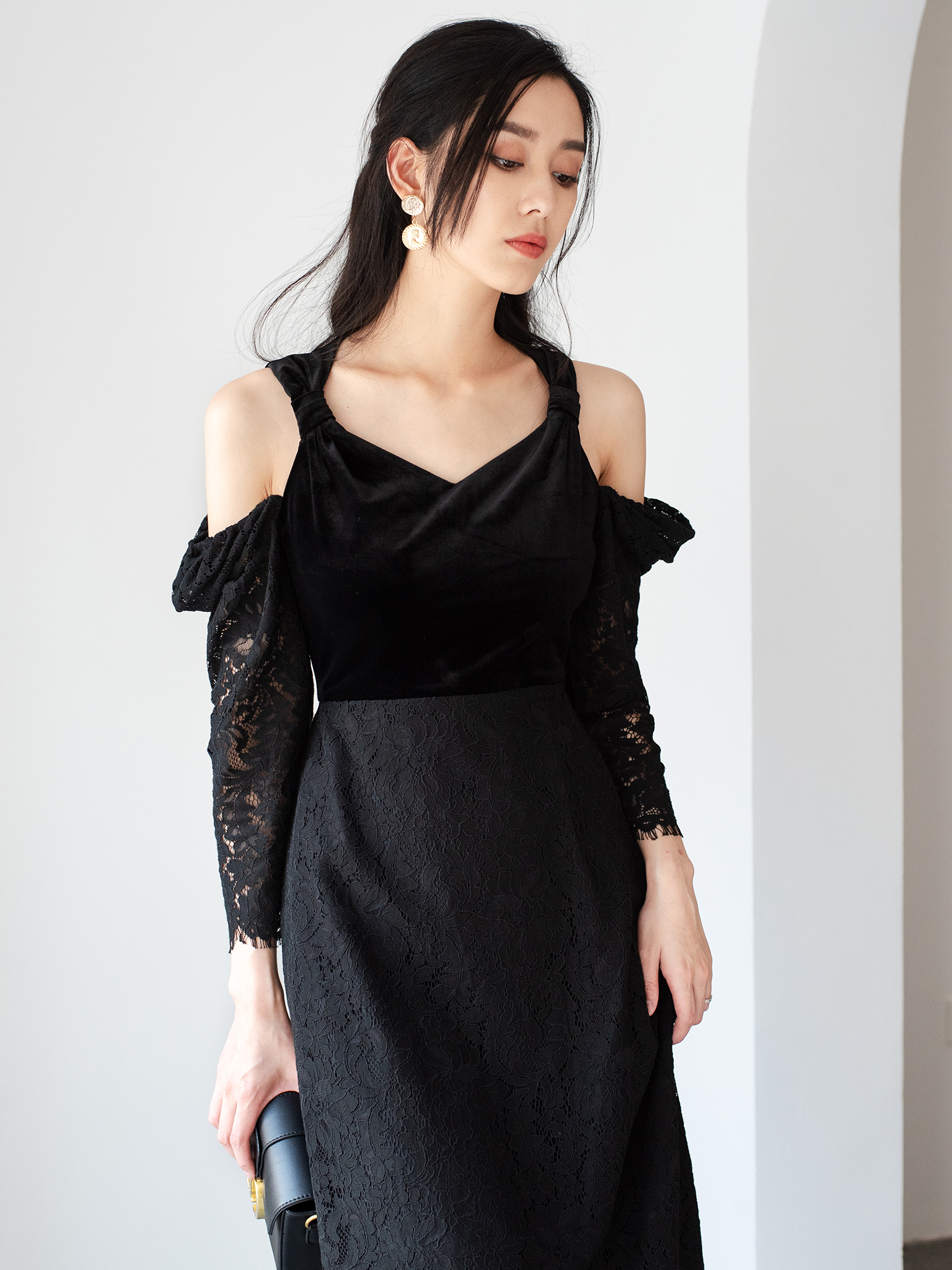 Váy ren phối nhung chun vai D.CHIC MS: 282519