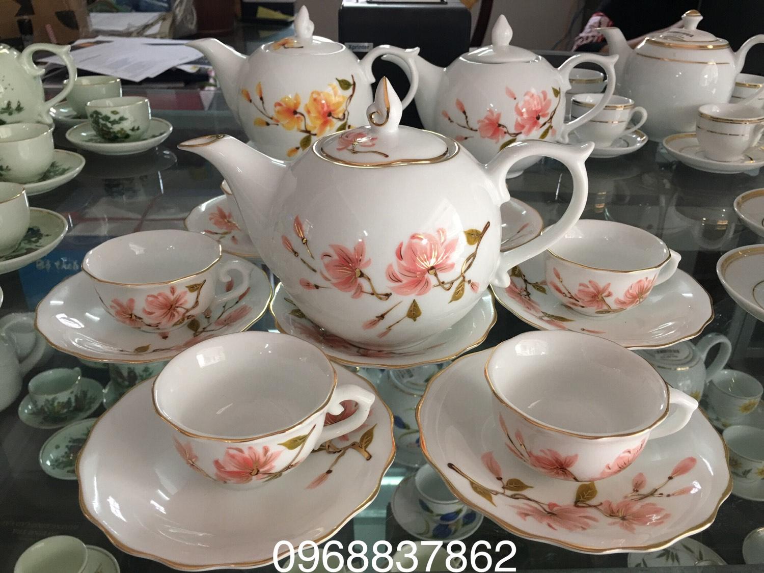 Bộ ấm chén hoa hồng kẻ chỉ vàng kim