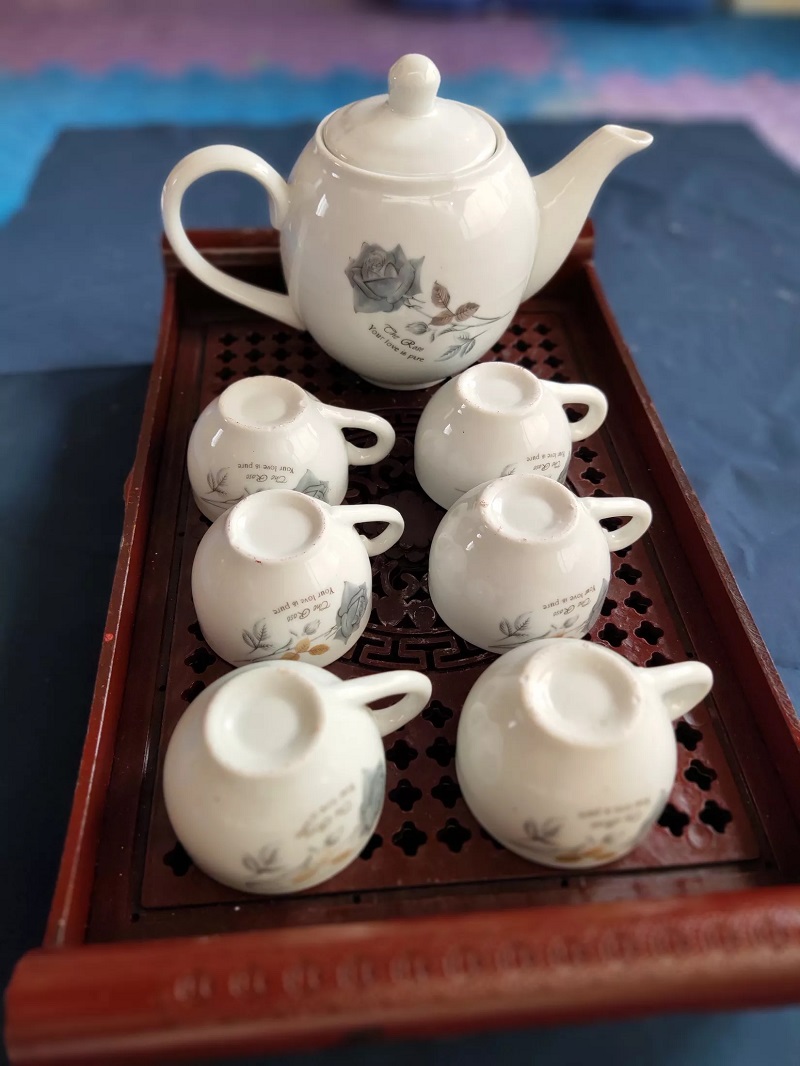 Bộ ấm chén hoa hồng có khay 2 lớp-dung tích 500ml