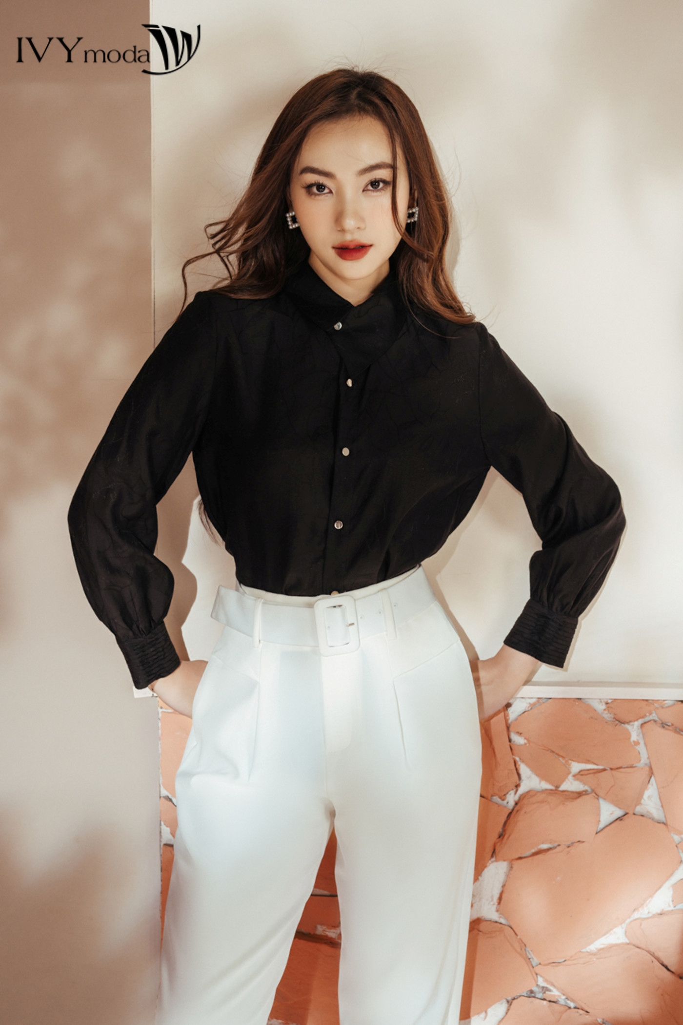 Áo sơ mi lụa cổ kiểu IVY moda MS 17M8508
