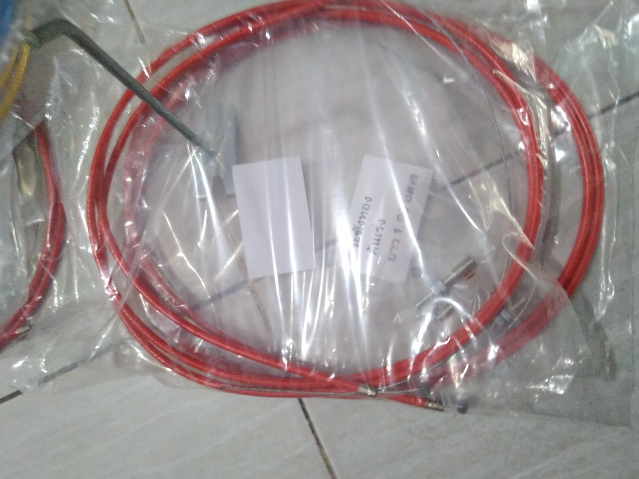 Dây ga Thái đủ màu cho mọi loại xe kèm ốc đầu dây ga dễ dàng sử dụng giá 1 dây.