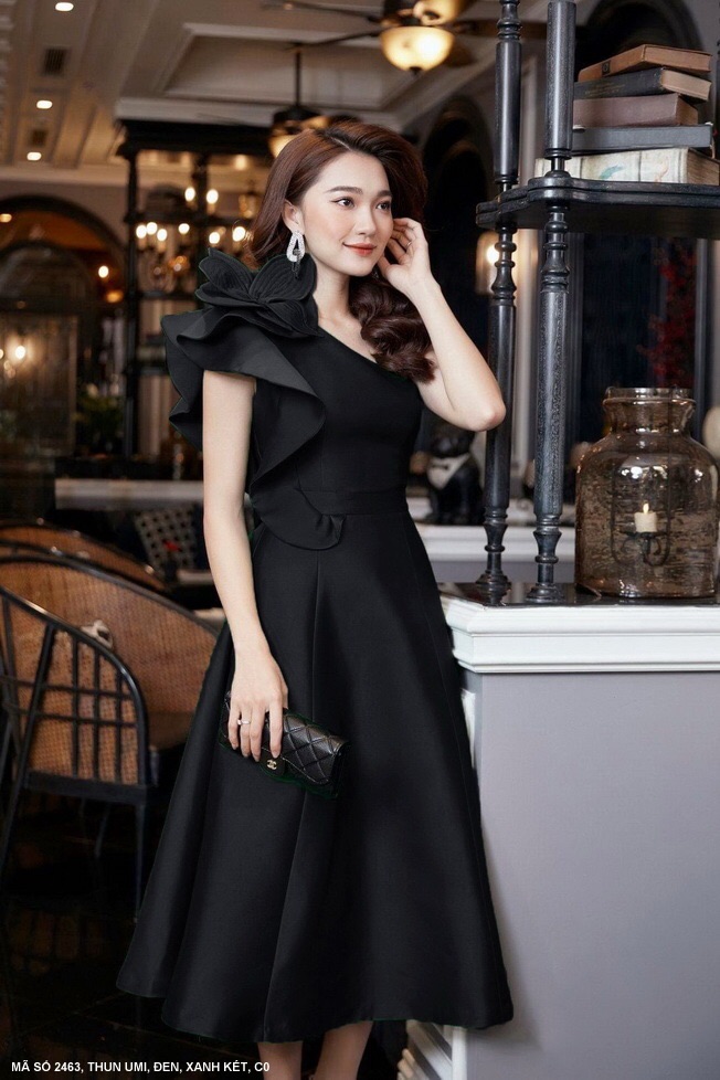 [HCM]ĐẦM XÒE CỔ XÉO VAI ĐÍNH HOA LỚN