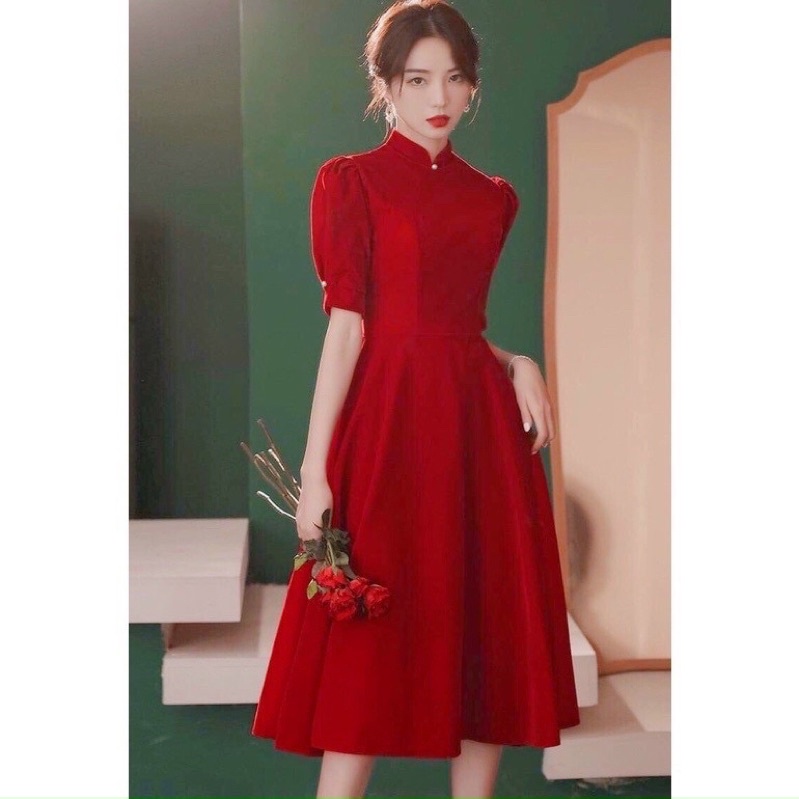 Đầm đỏ cổ áo dài, nút ngọc ms116
