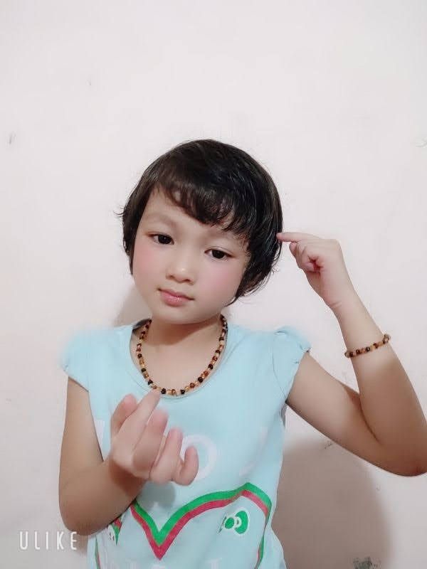 Vòng tay hổ phách cho bé