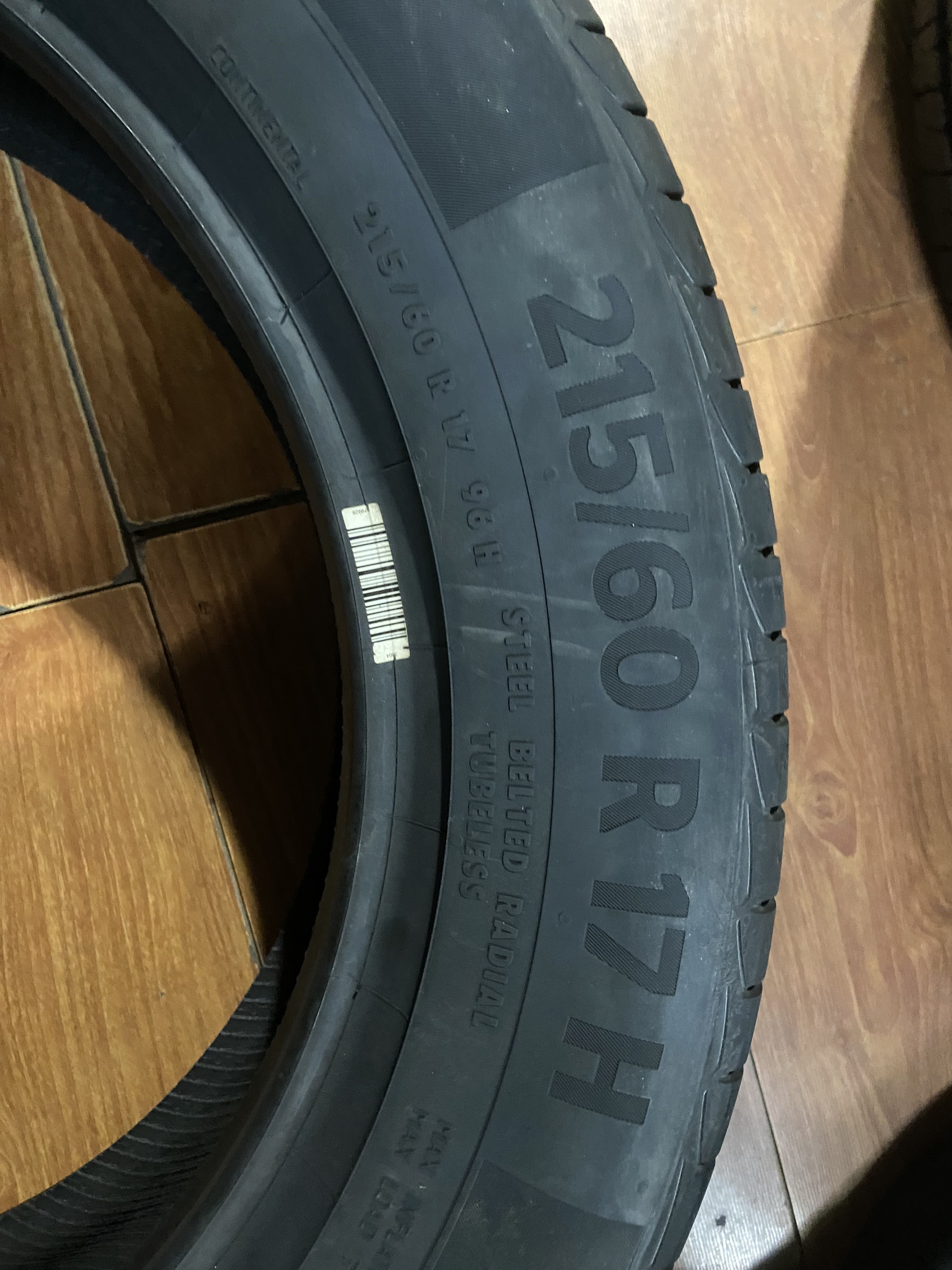 Lốp Continental 215/60R17 UltraContact UC6 SUV