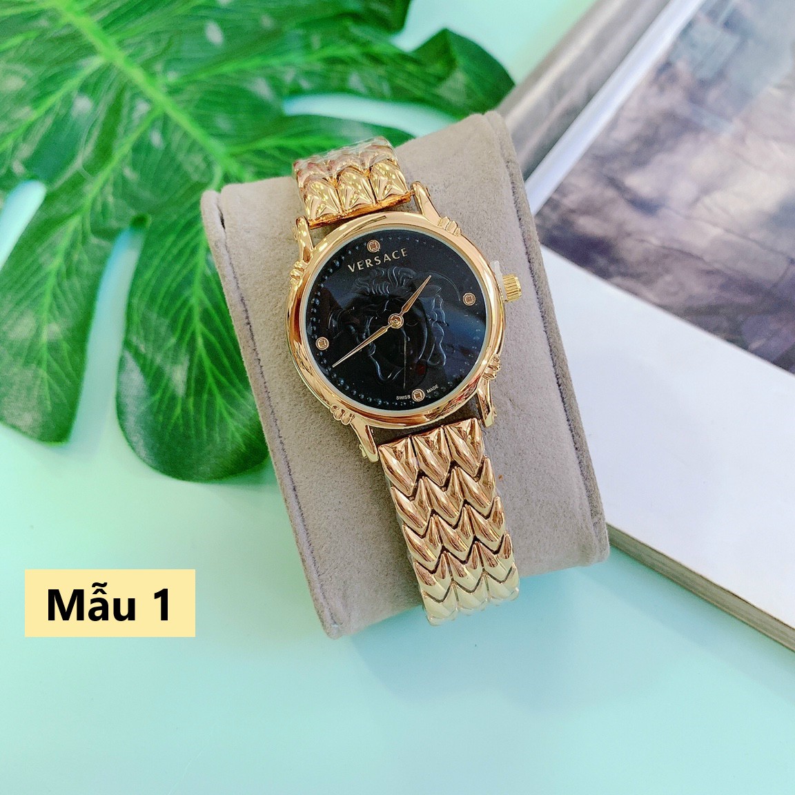 Đồng hồ nữ Ver$ace mặt đen huyền bí, dây vàng sáng bóng đẹp
