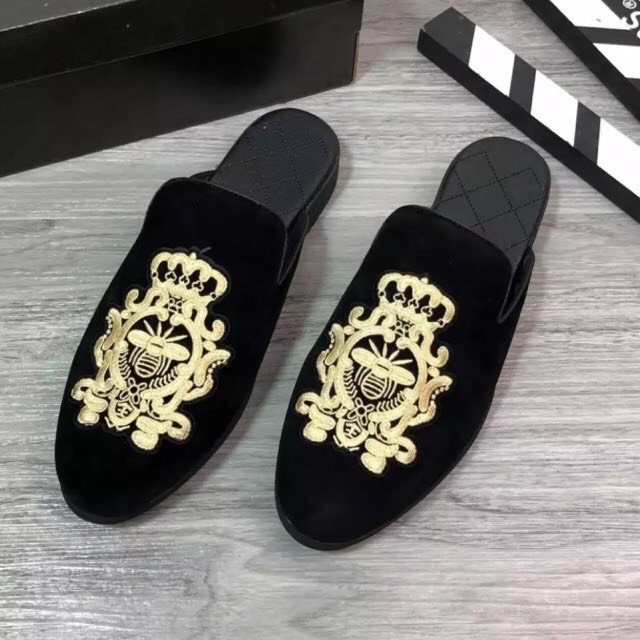 sục nam da lộn thêu logo ong vàng bắt mắt