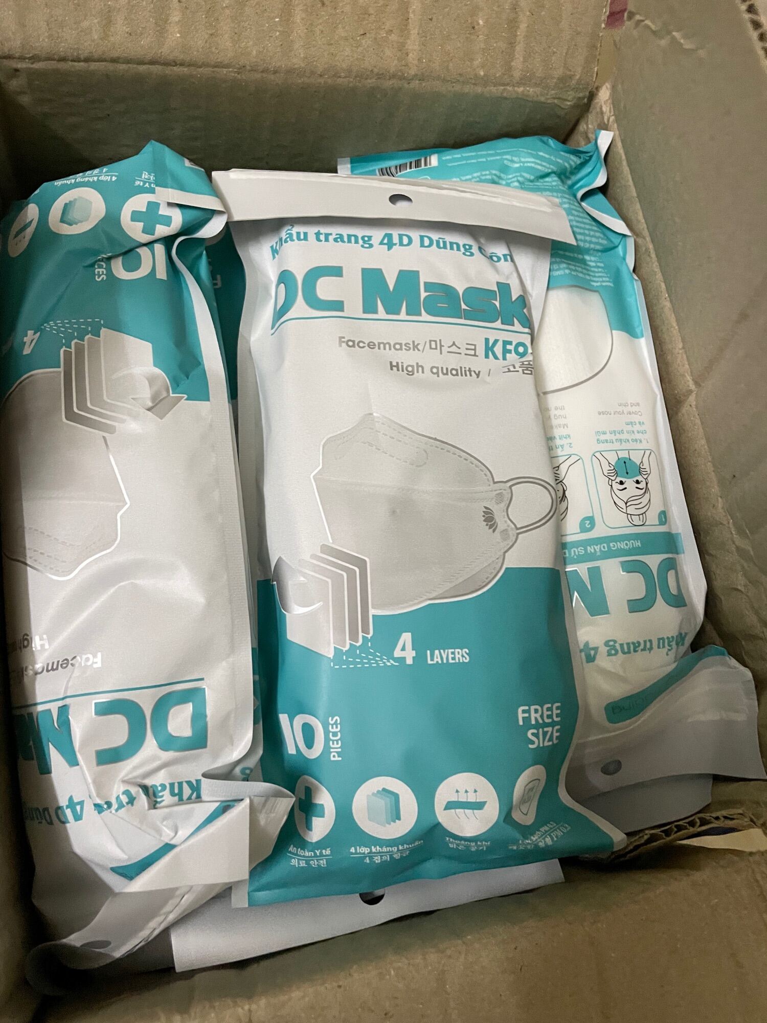 1 thùng khẩu trang KF94 hiệu DC (Dũng Công) 300 chiếc các màu