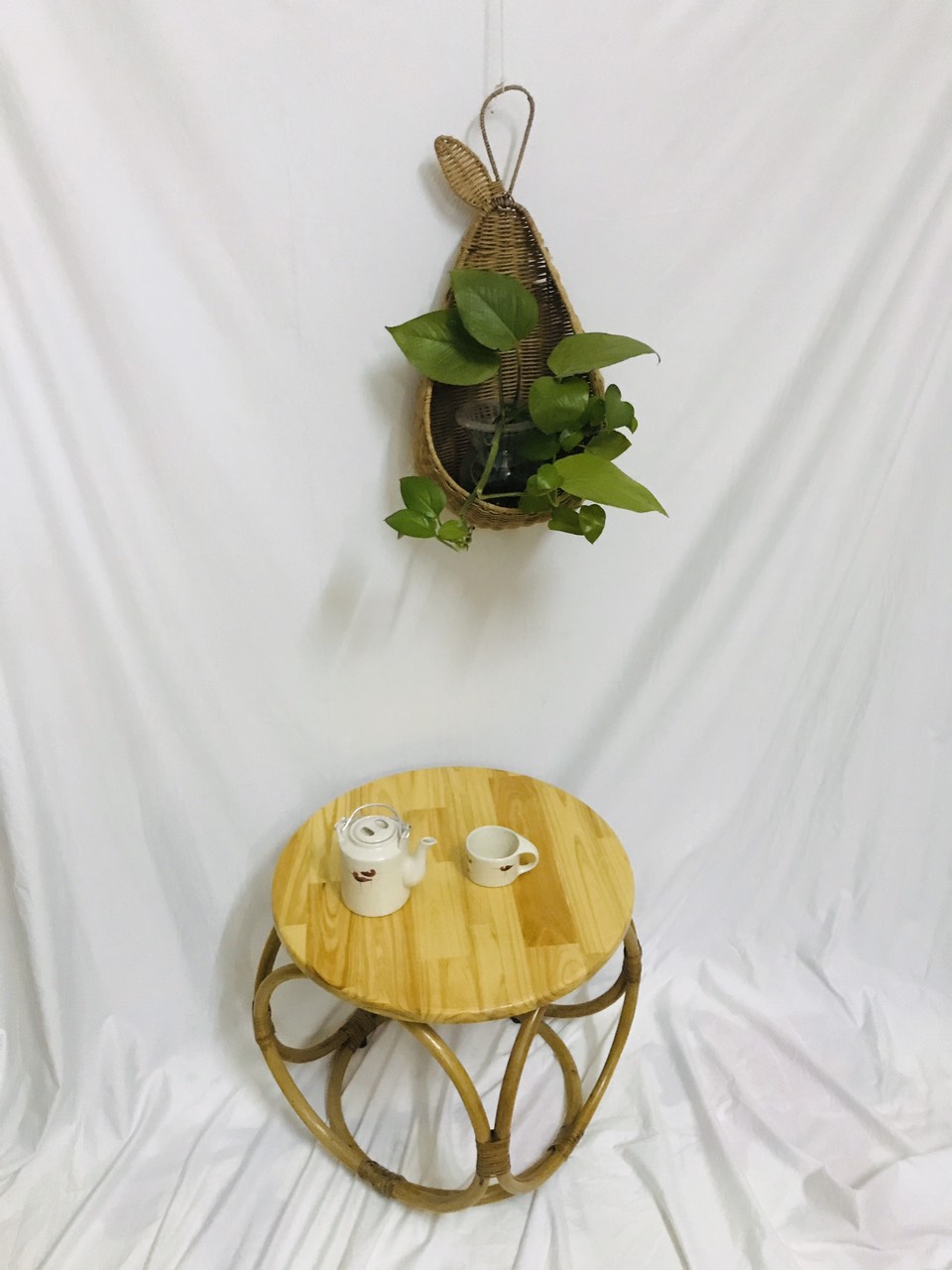 Bàn trà hình tròn mặt gỗ