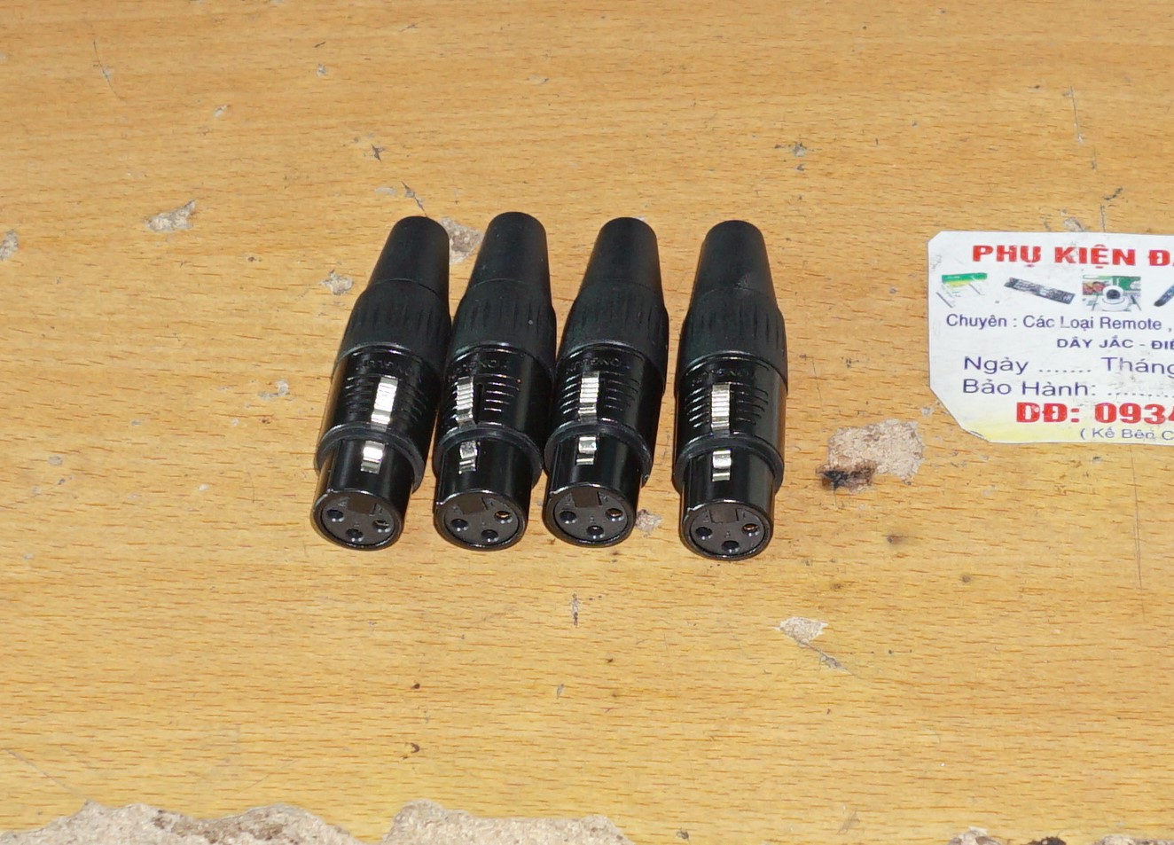 combo 4 jack canon Cái màu đen chân vàng