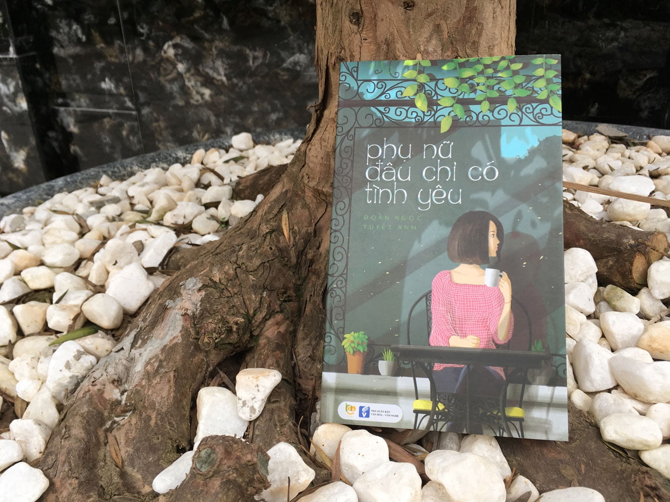 Fahasa - Phụ Nữ Đâu Chỉ Có Tình Yêu