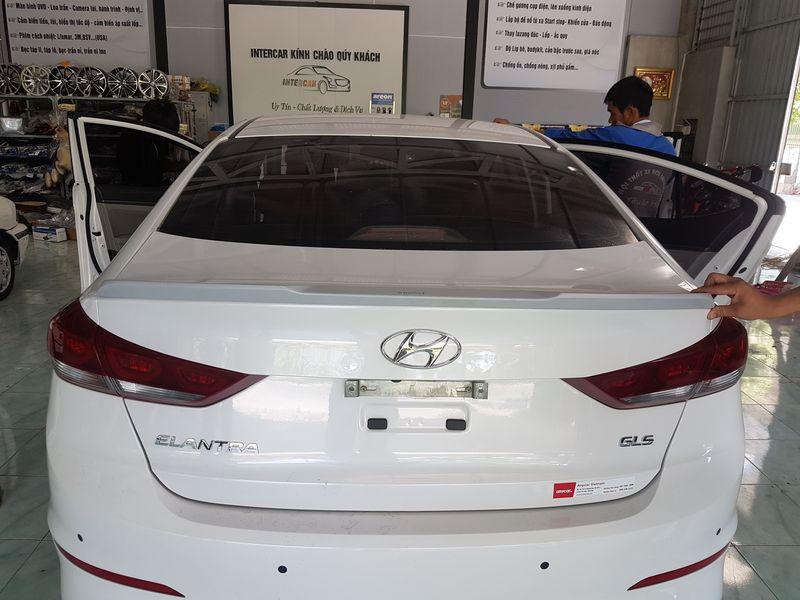 Đuôi gió Hyundai Elantra 2016-2019