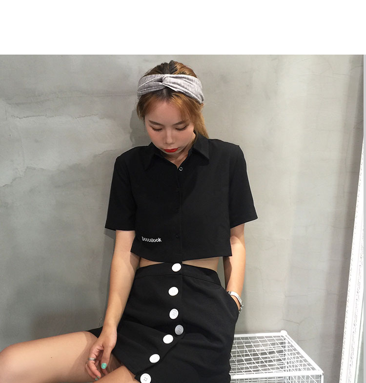 ÁO CROPTOP CỔ CHỮ V TAY NGẮN PHỐI NÚT