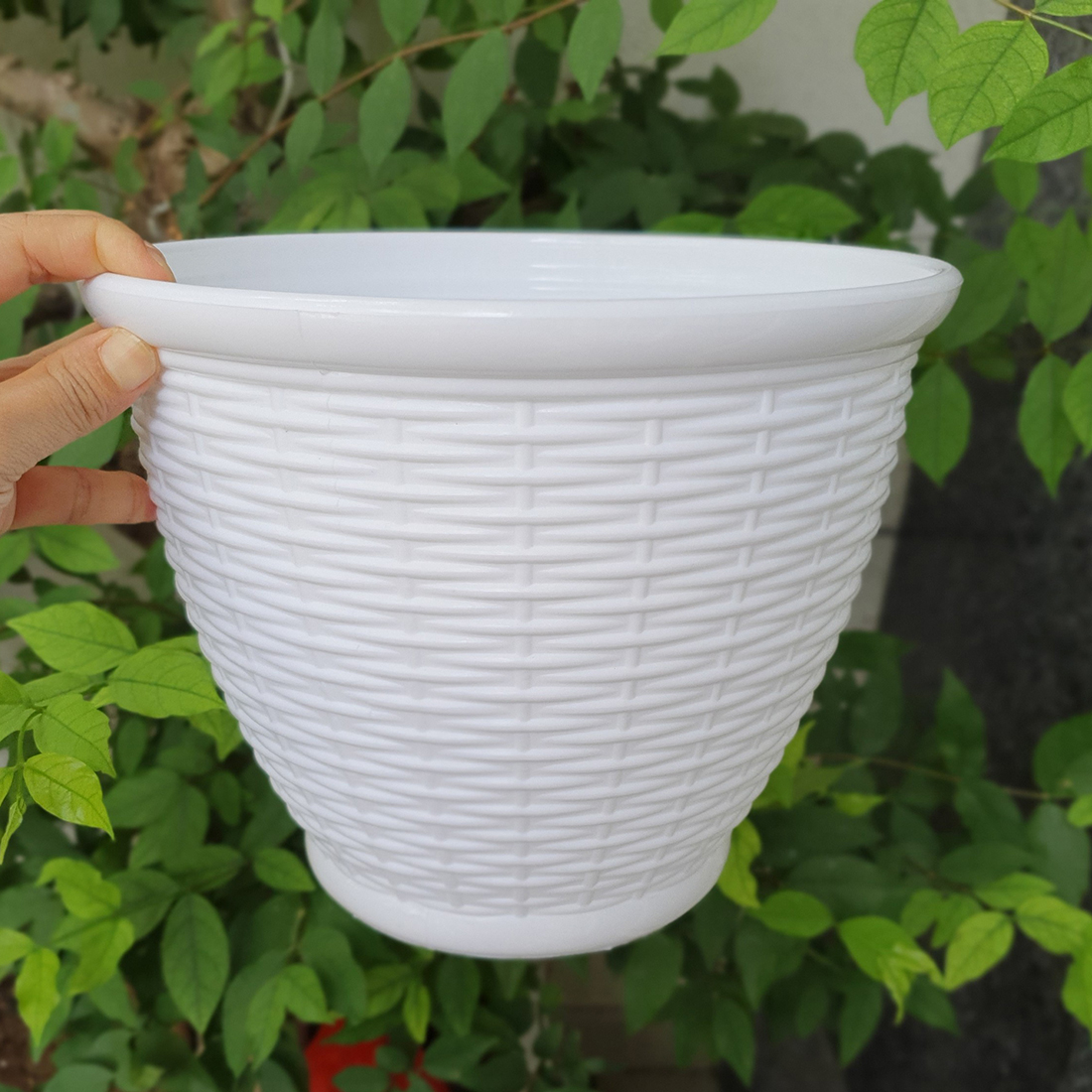 Bộ 4 chậu mây đan vành 26x20cm màu trắng trồng hoa nhựa dày