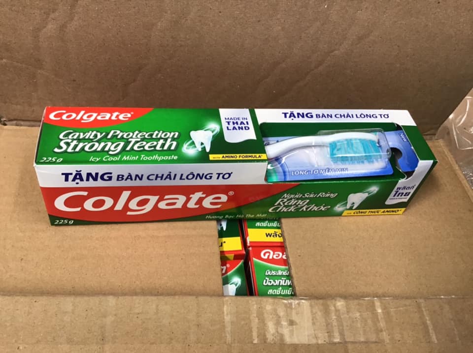 Kem đánh răng Colgate tặng bàn chải của Thái