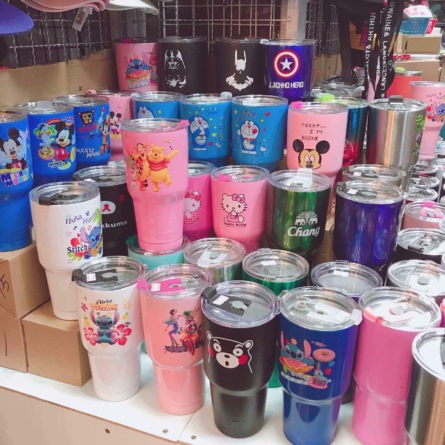 LY GIỮ NHIỆT HÌNH MÈO KITTY, DOREMON, GẤU CHÓ ... 900ML INOX 304 KHÔNG GỈ KÈM TÚI TREO CAO CẤP + BỘ ỐNG HÚT CỌ RỬA NẮP CHỐNG TRÀN