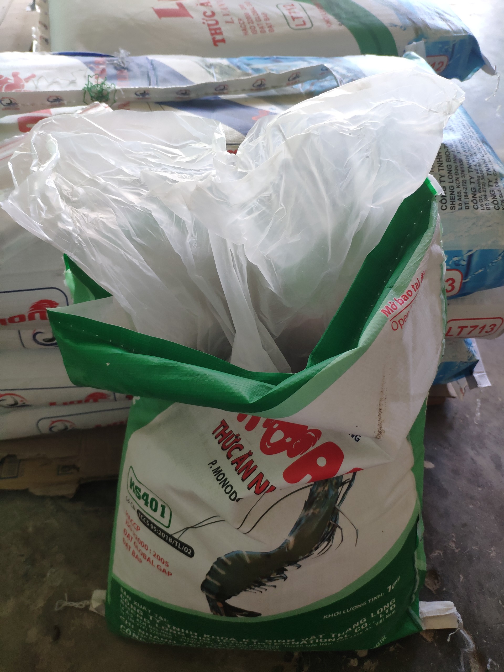 Bịch 100g thức ăn cho tôm, tép, cá cảnh... (hạt cỡ rất nhỏ 1/10)