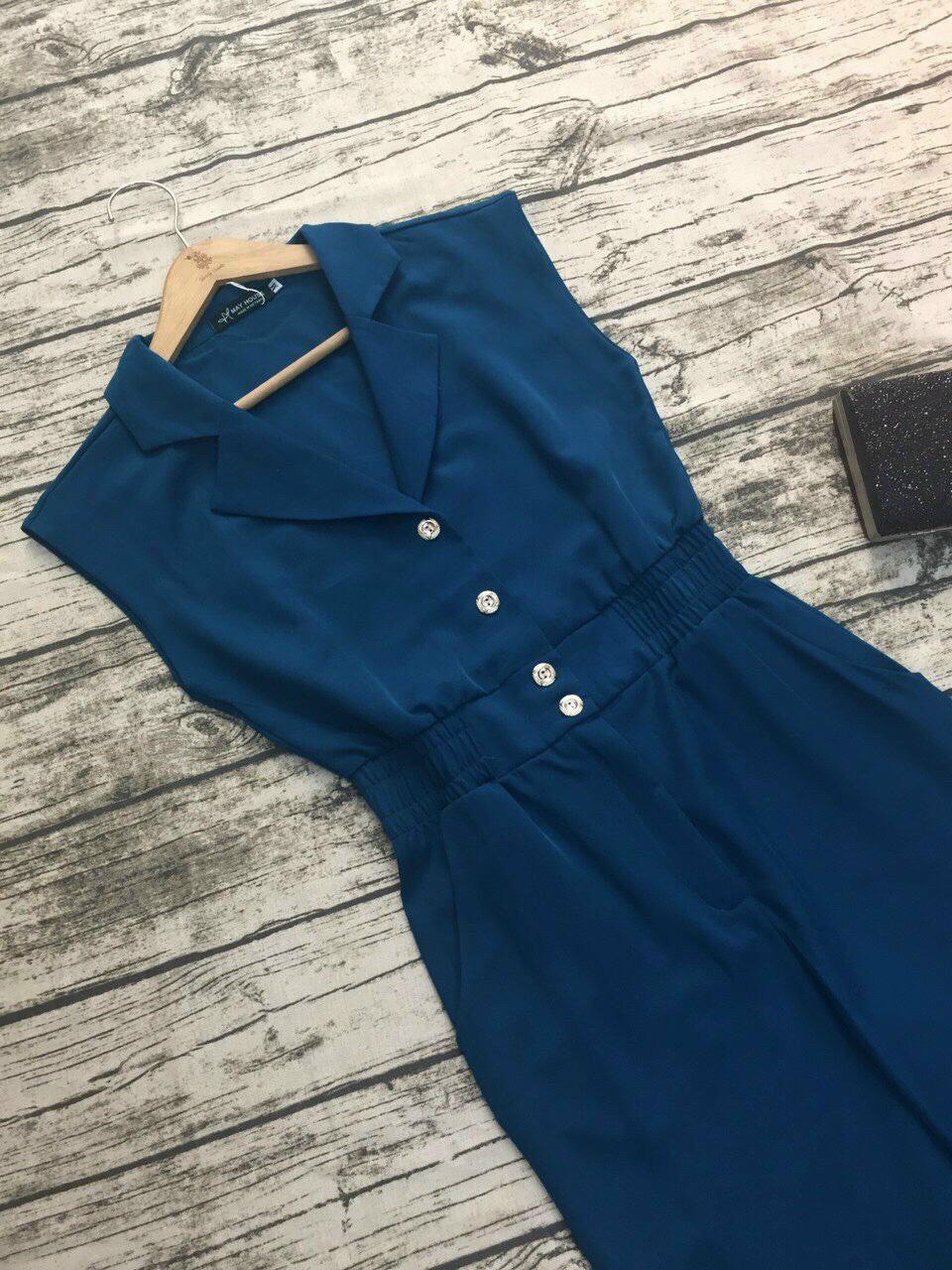 jumpsuits cổ v hàn quốc vải lụa loại 1 có size M,l,XL