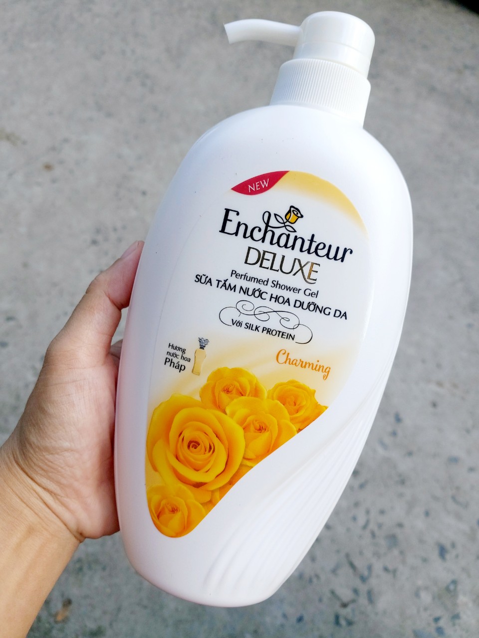 [HCM] SỮA TẮM ENCHANTEUR VÀNG 650G