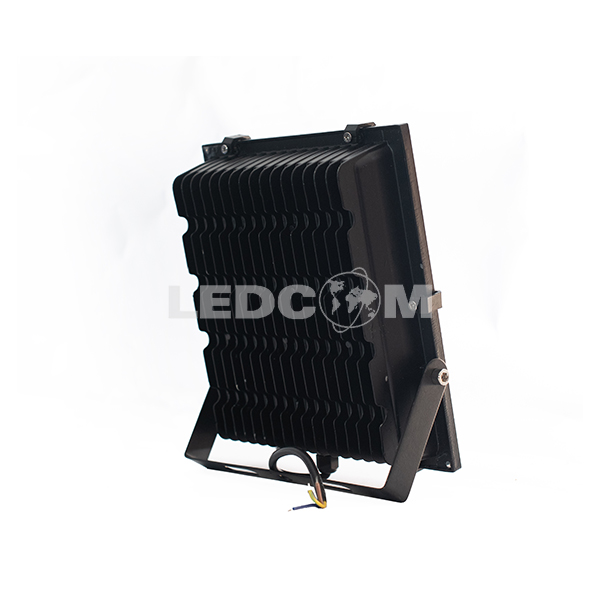 Đèn pha LED 50W ngoài trời ánh sáng vàng