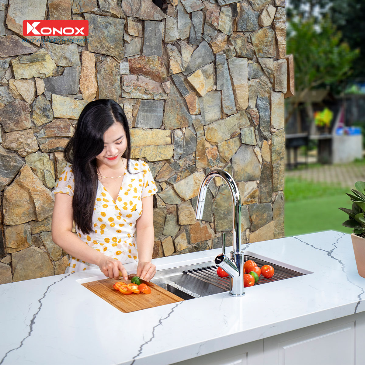 Vòi rửa bát dây rút Konox Ponte Chrome