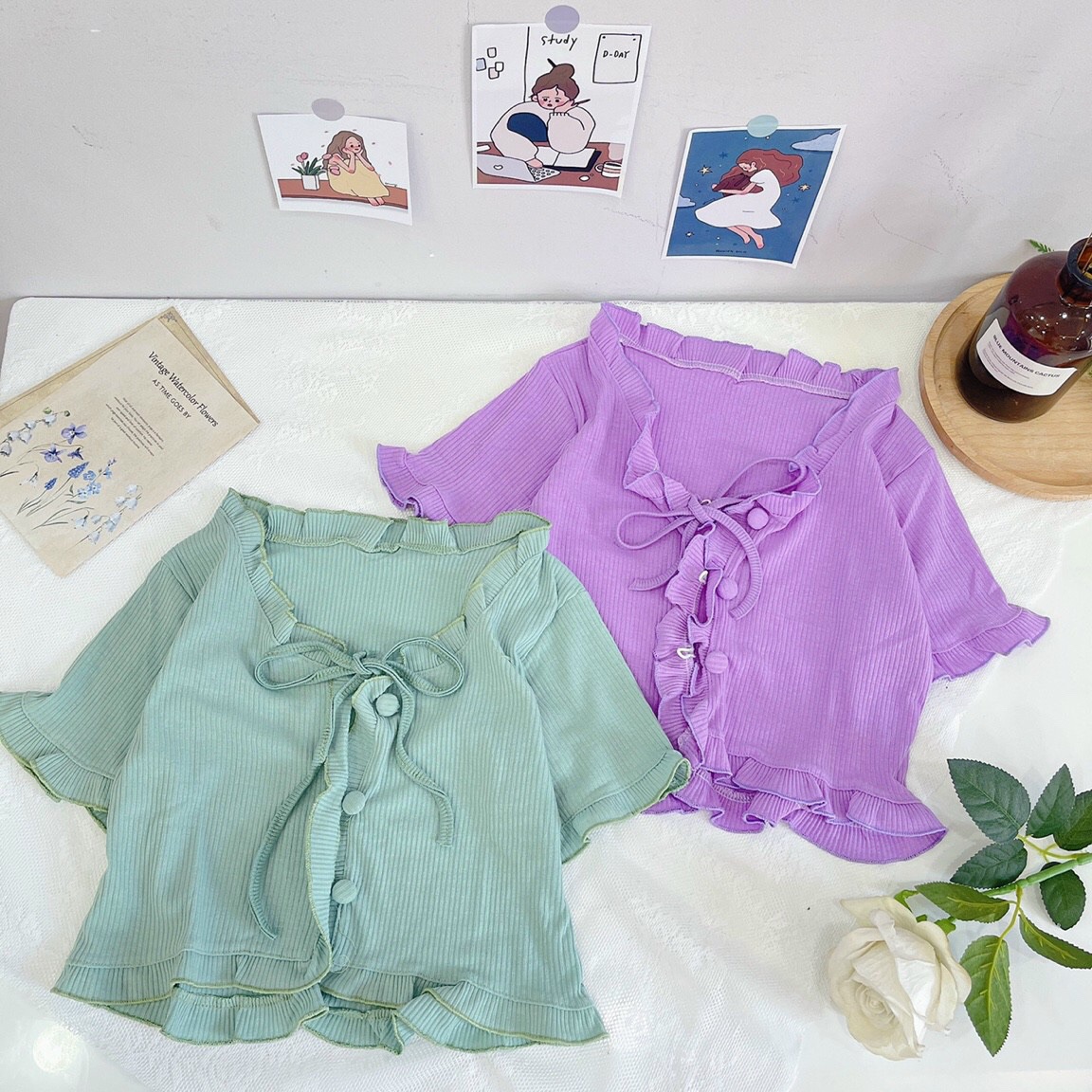 Áo Croptop Gân Cuốn Biên Nút Bọc