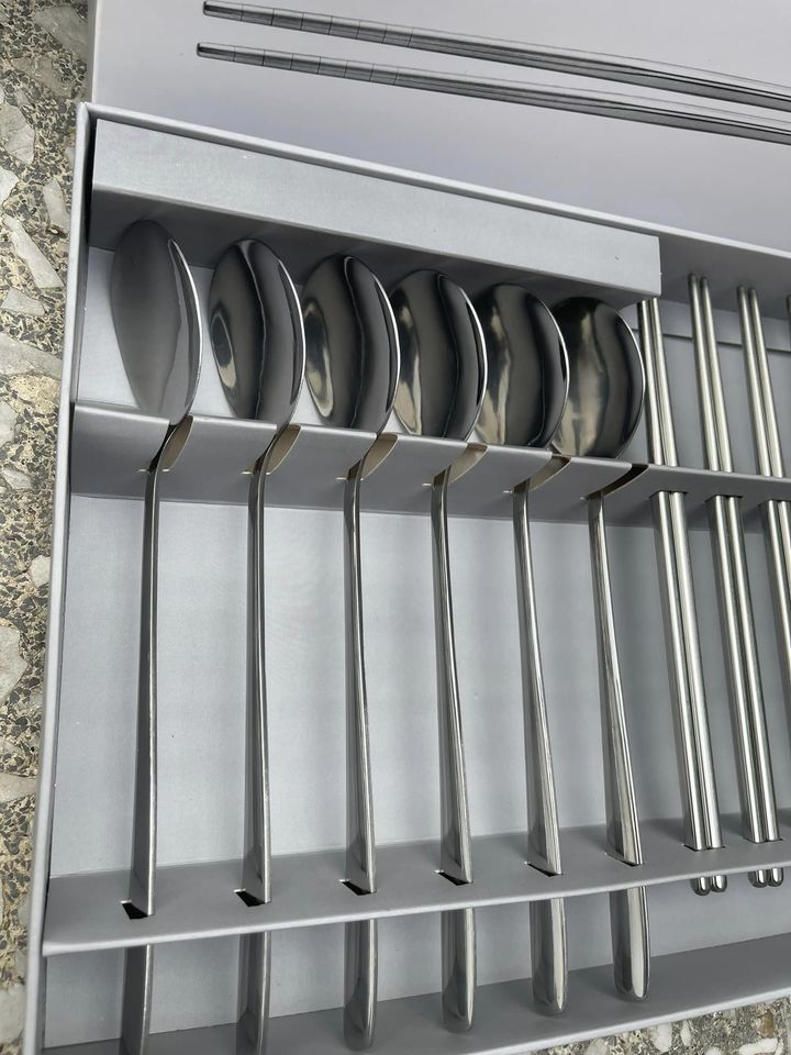 BỘ 6 THÌA+ 6 ĐÔI ĐŨA INOX 304