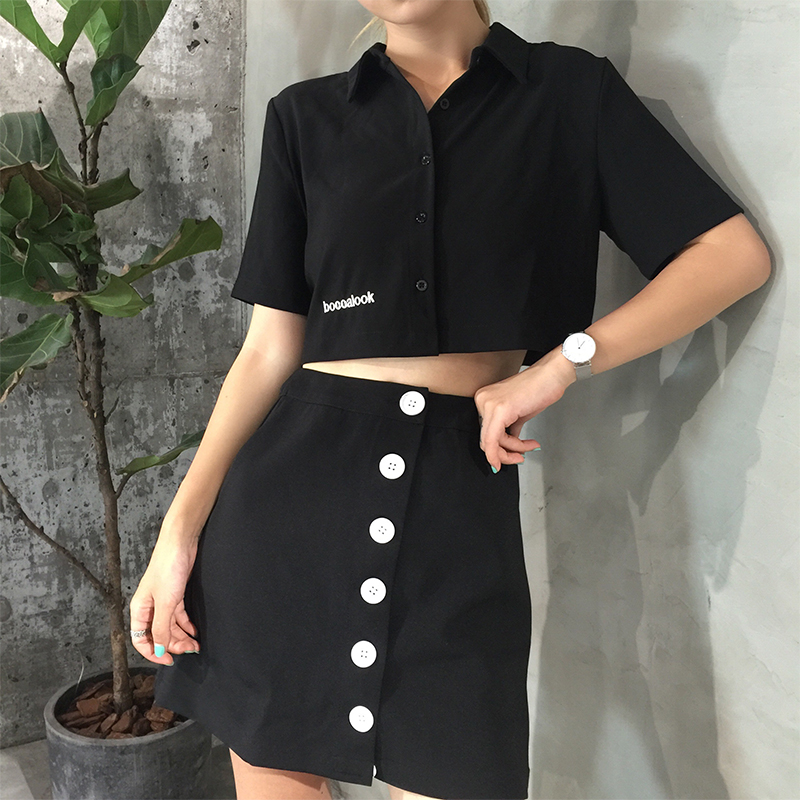 ÁO CROPTOP CỔ CHỮ V TAY NGẮN PHỐI NÚT