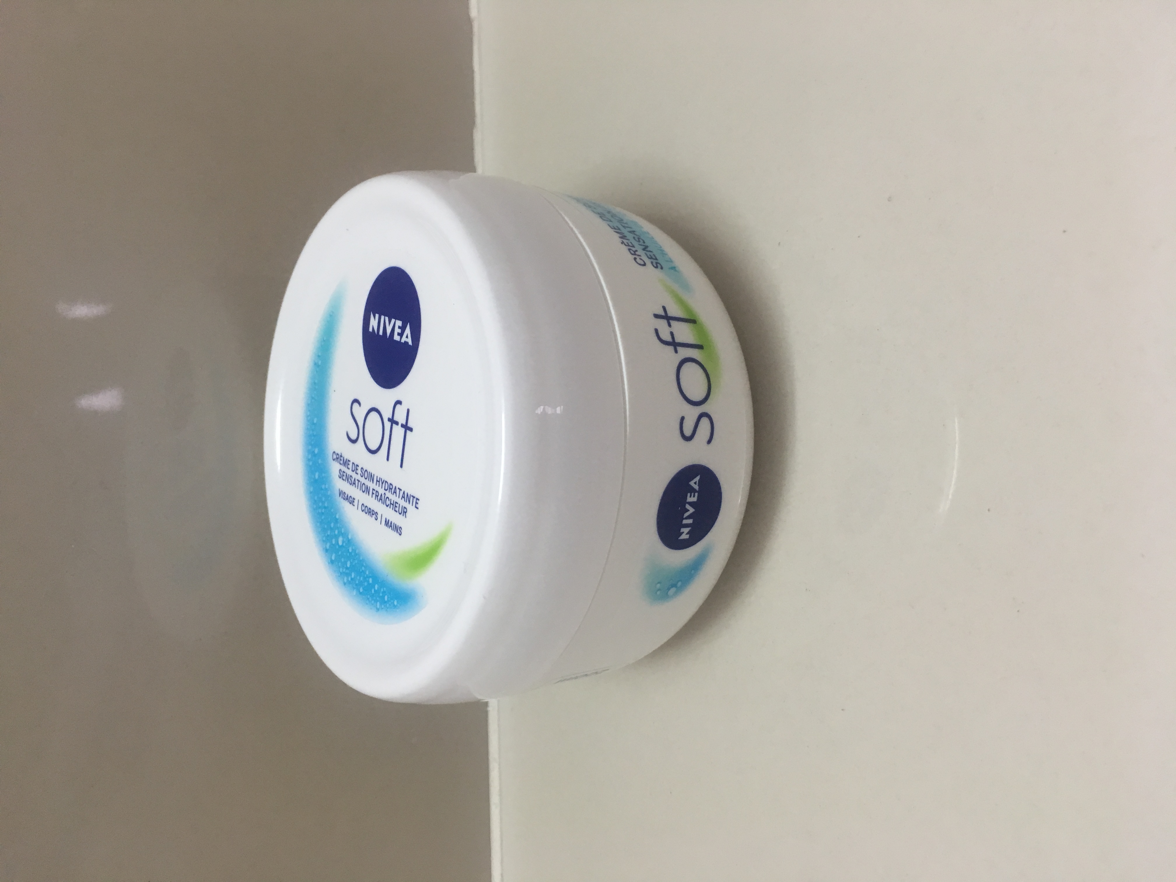 (Hàng từ Pháp) - Kem dưỡng làm mềm da NIVEA Soft Creme (hũ lớn 200ml siêu tiết kiệm)